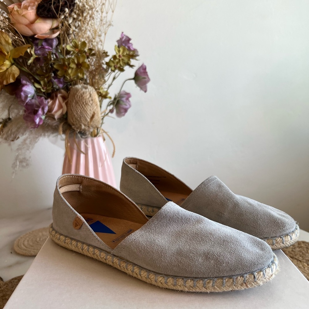Verbenas gray leather slip on